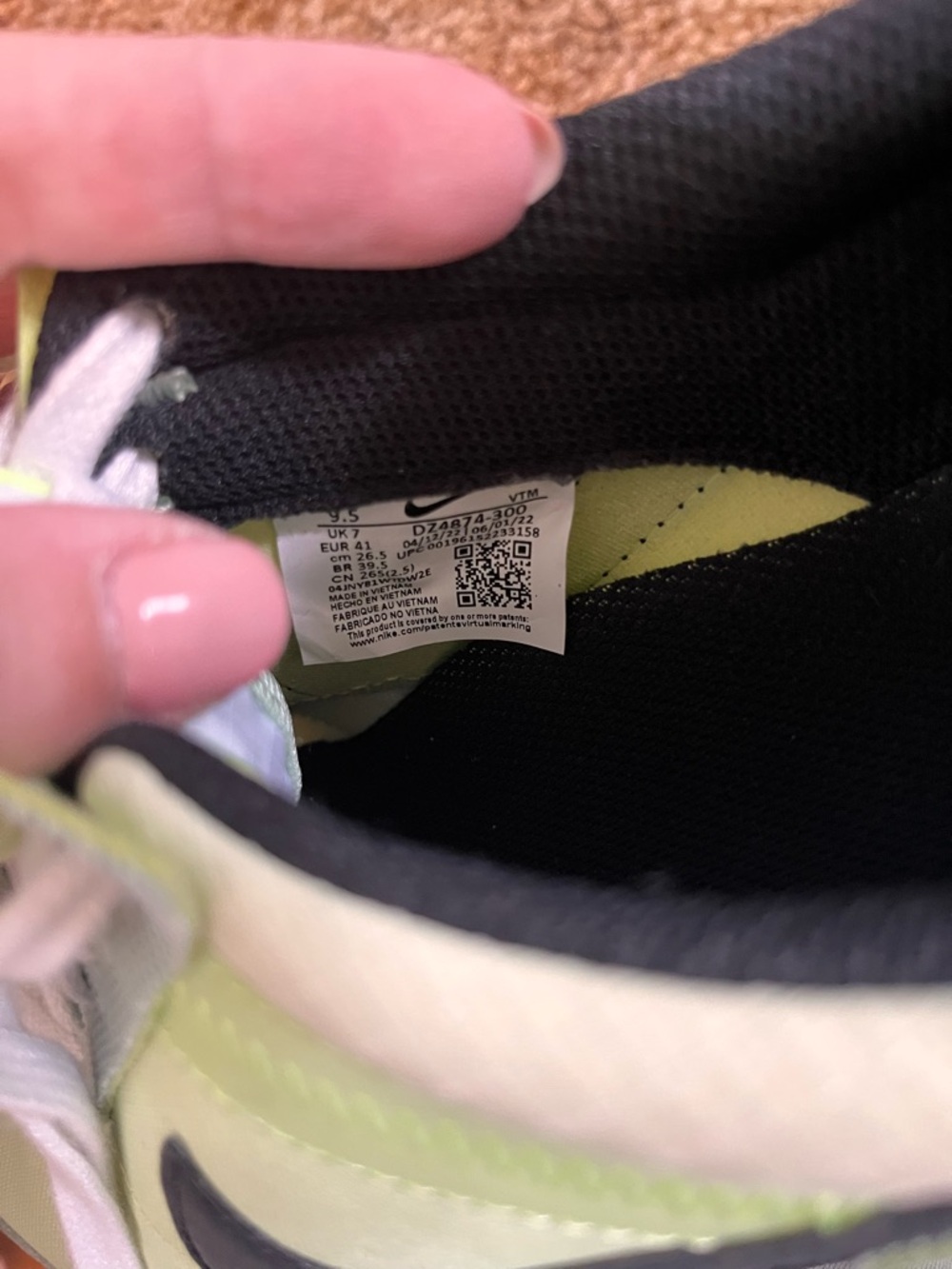Nike Air Max Pre-Day sneakers in light liquid lime color. Women’s size 9.5 - Picture 7 of 7